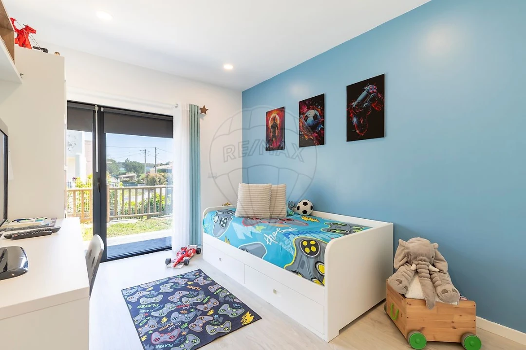 Moradia T4 para Venda em Venda do Pinheiro e Santo Estêvão das Galés Foto 14