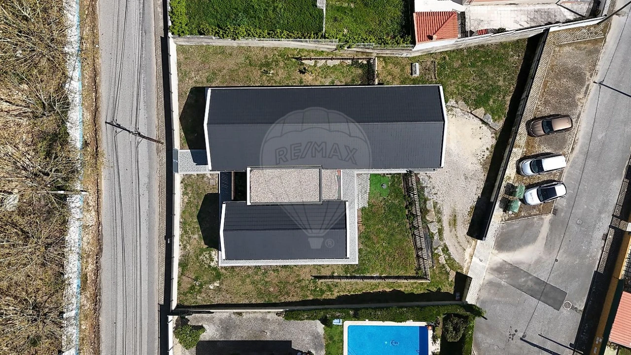 Moradia T4 para Venda em Venda do Pinheiro e Santo Estêvão das Galés Foto 50