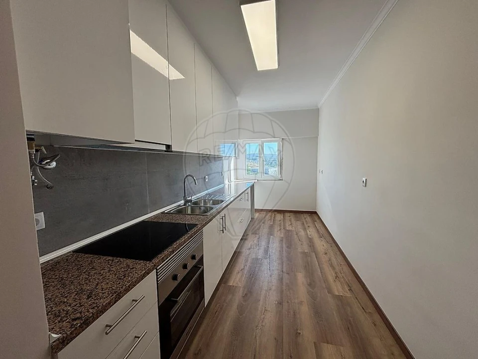 Apartamento T3 para Arrendamento em Loures Foto 3