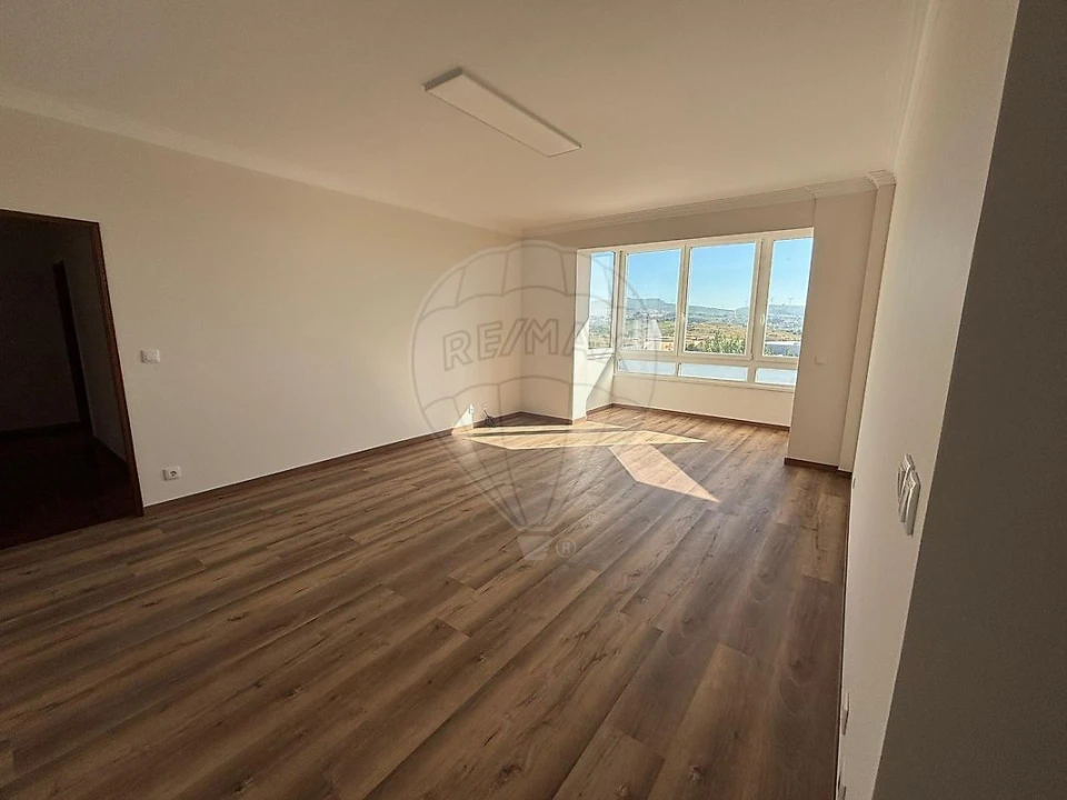 Apartamento T3 para Arrendamento em Loures Foto 6