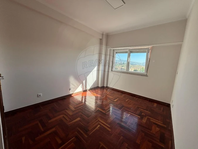 Apartamento T3 para Arrendamento em Loures Foto 5