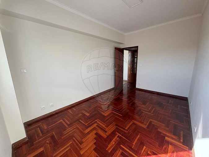 Apartamento T3 para Arrendamento em Loures Foto 9