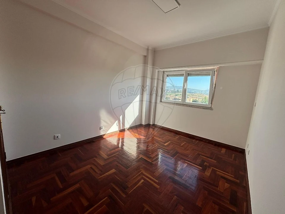 Apartamento T3 para Arrendamento em Loures Foto 5