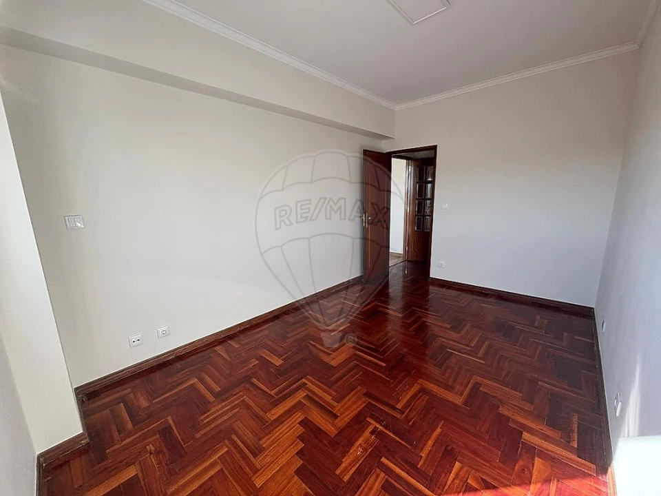 Apartamento T3 para Arrendamento em Loures Foto 9