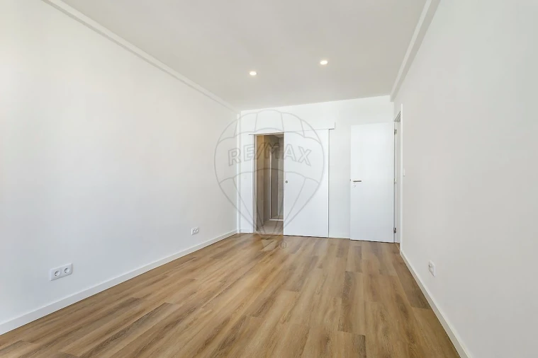 Apartamento T3 para Venda em Odivelas Foto 8