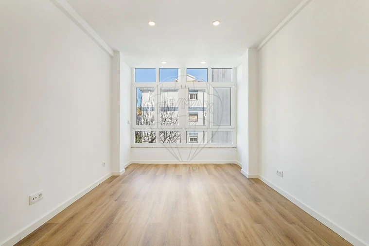 Apartamento T3 para Venda em Odivelas Foto 3