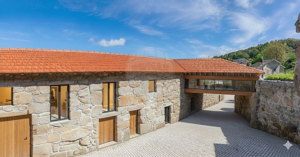 Moradia T4 para Venda em Duas Igrejas Foto 1