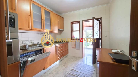 Moradia T4 para Venda em Madalena