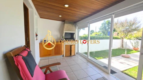 Moradia T4 para Venda em Madalena