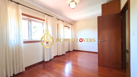 Moradia T4 para Venda em Madalena