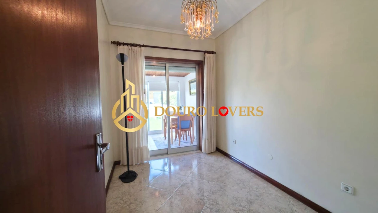 Moradia T4 para Venda em Madalena Foto 10