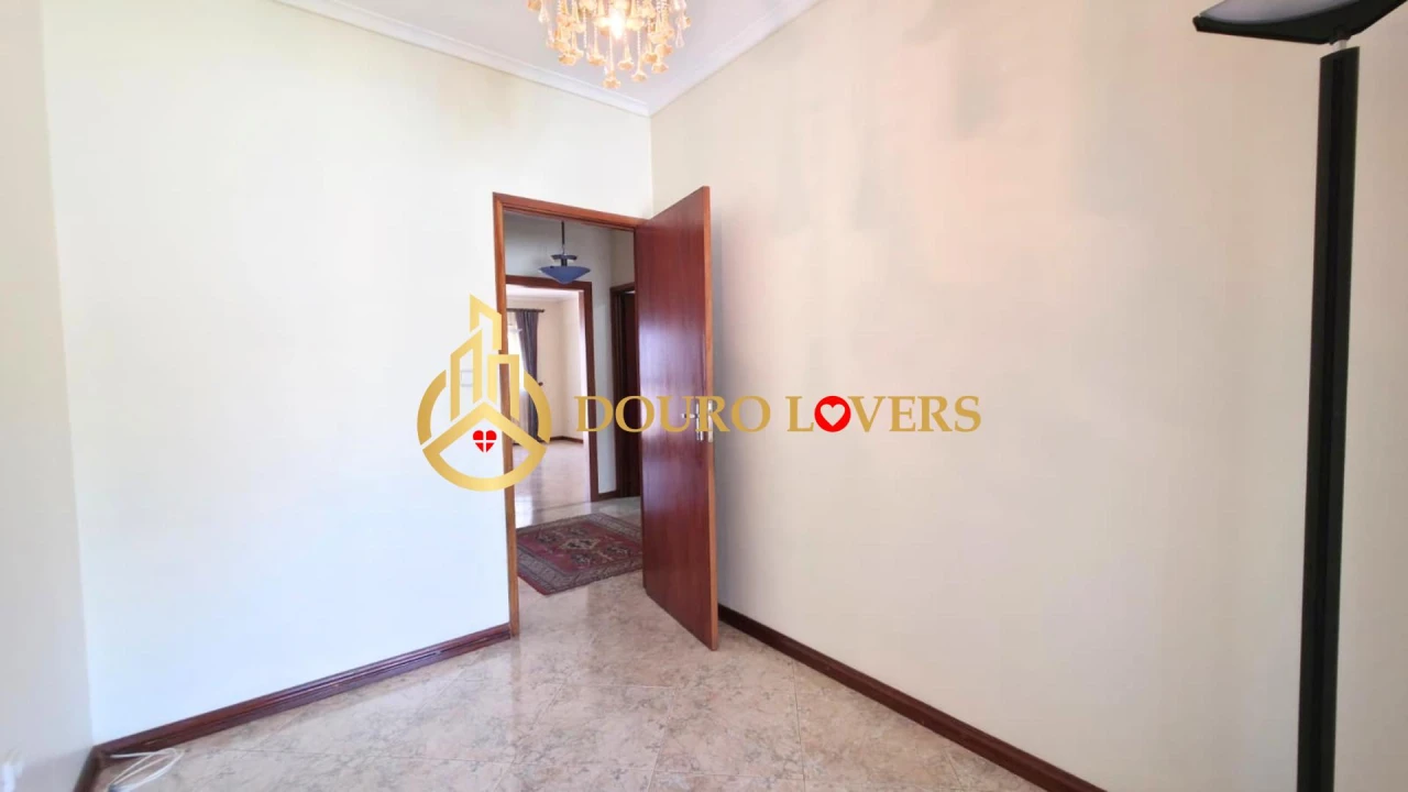 Moradia T4 para Venda em Madalena Foto 11