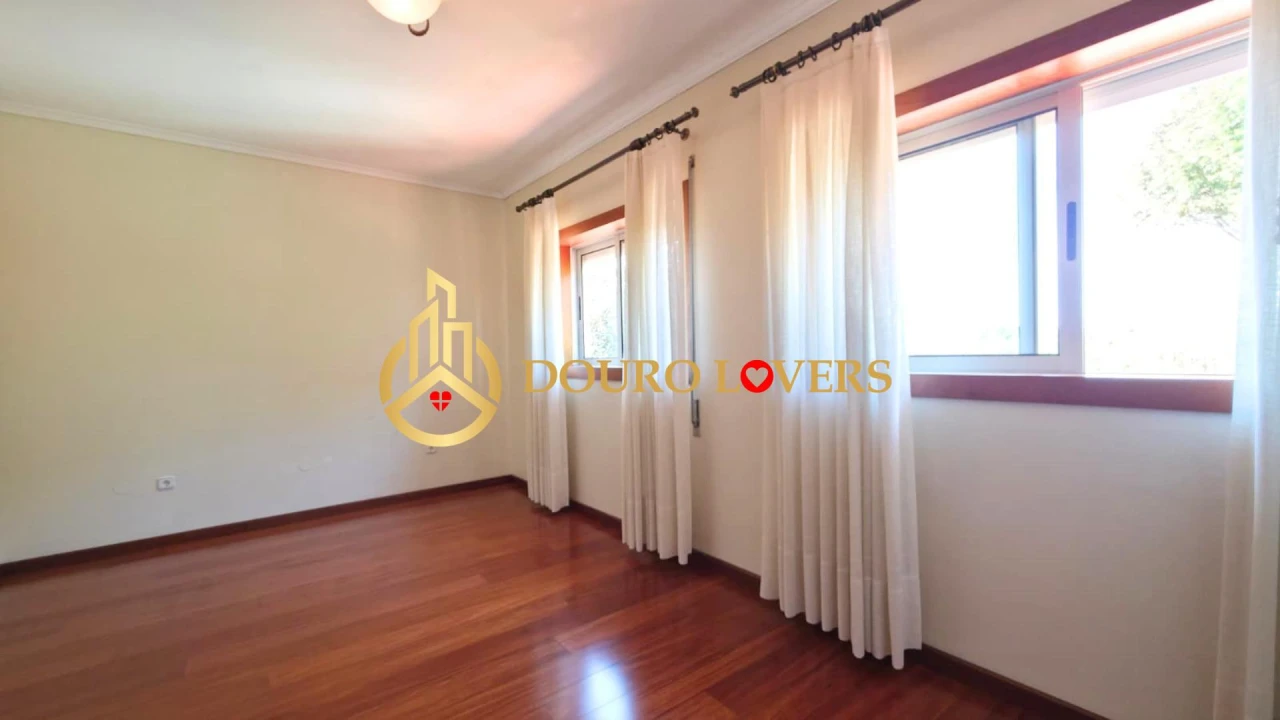 Moradia T4 para Venda em Madalena Foto 36