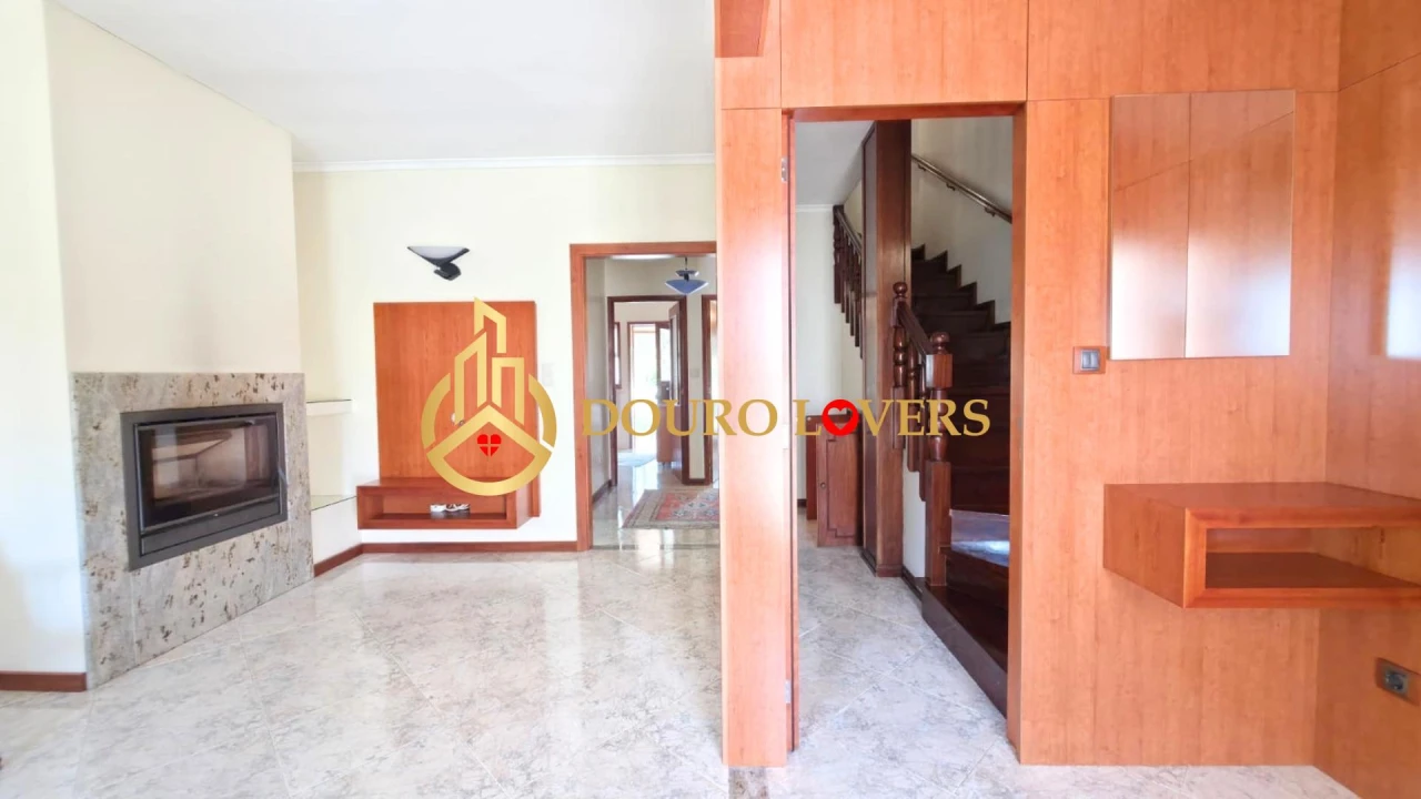 Moradia T4 para Venda em Madalena Foto 5