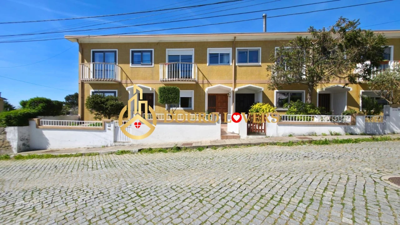 Moradia T4 para Venda em Madalena Foto 2