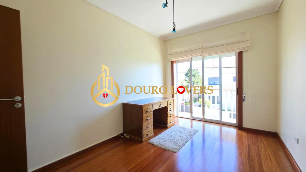 Moradia T4 para Venda em Madalena Foto 29