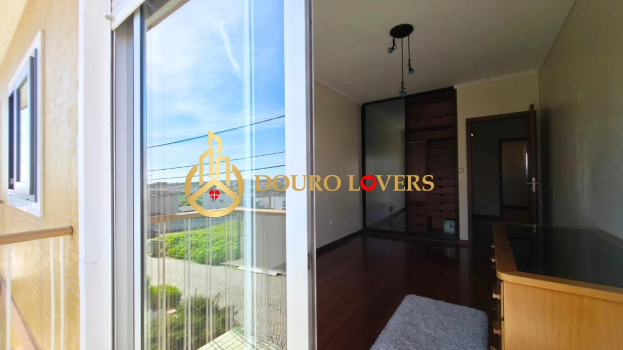 Moradia T4 para Venda em Madalena Foto 33