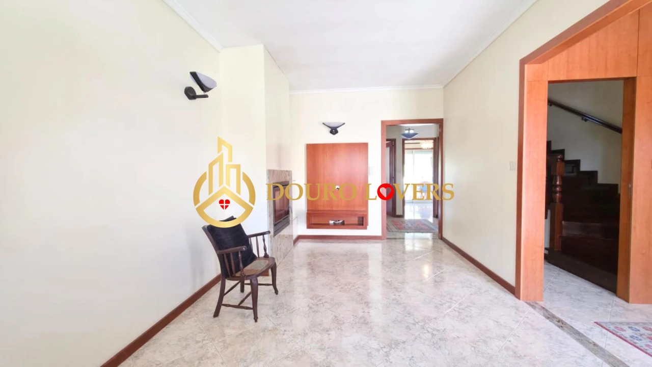 Moradia T4 para Venda em Madalena Foto 9