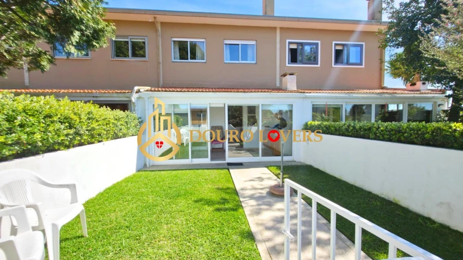 Moradia T4 para Venda em Madalena Foto 18