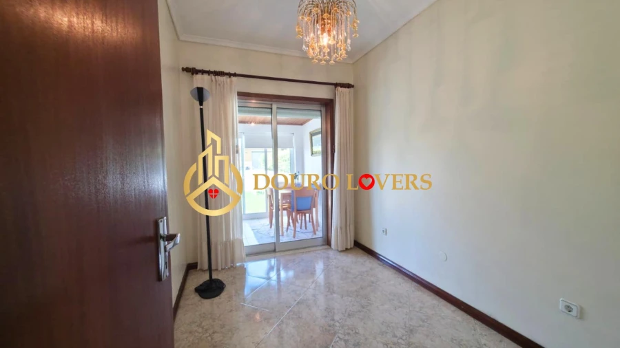 Moradia T4 para Venda em Madalena Foto 10