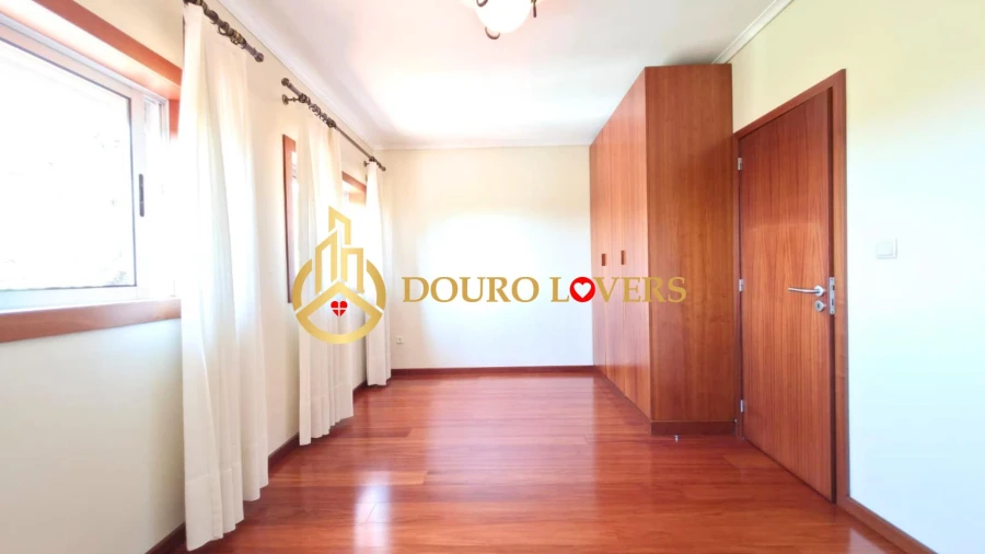 Moradia T4 para Venda em Madalena Foto 35