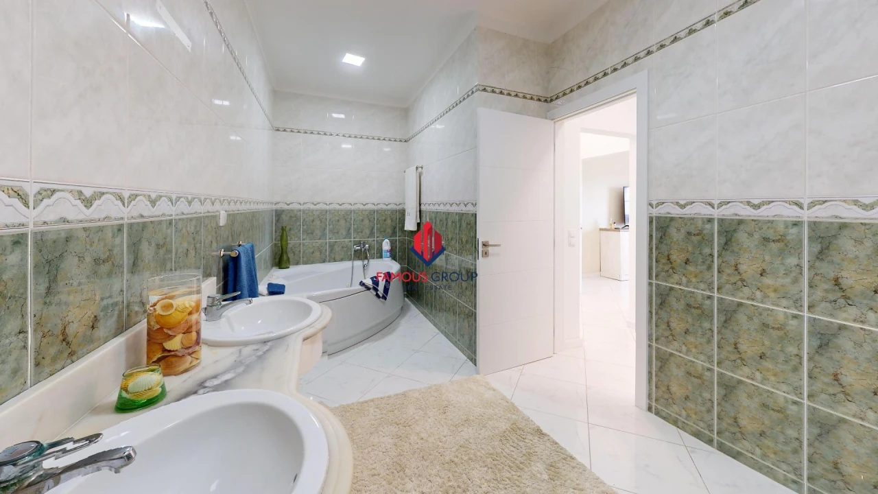 Moradia T4 para Venda em Lagoa e Carvoeiro Foto 48