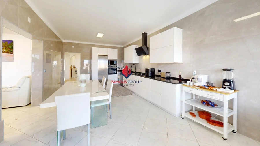 Moradia T4 para Venda em Lagoa e Carvoeiro Foto 11