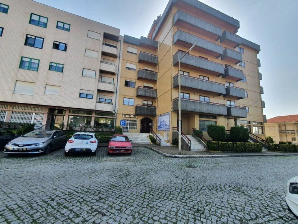 Apartamento T2 para Venda em Moreira Foto 1