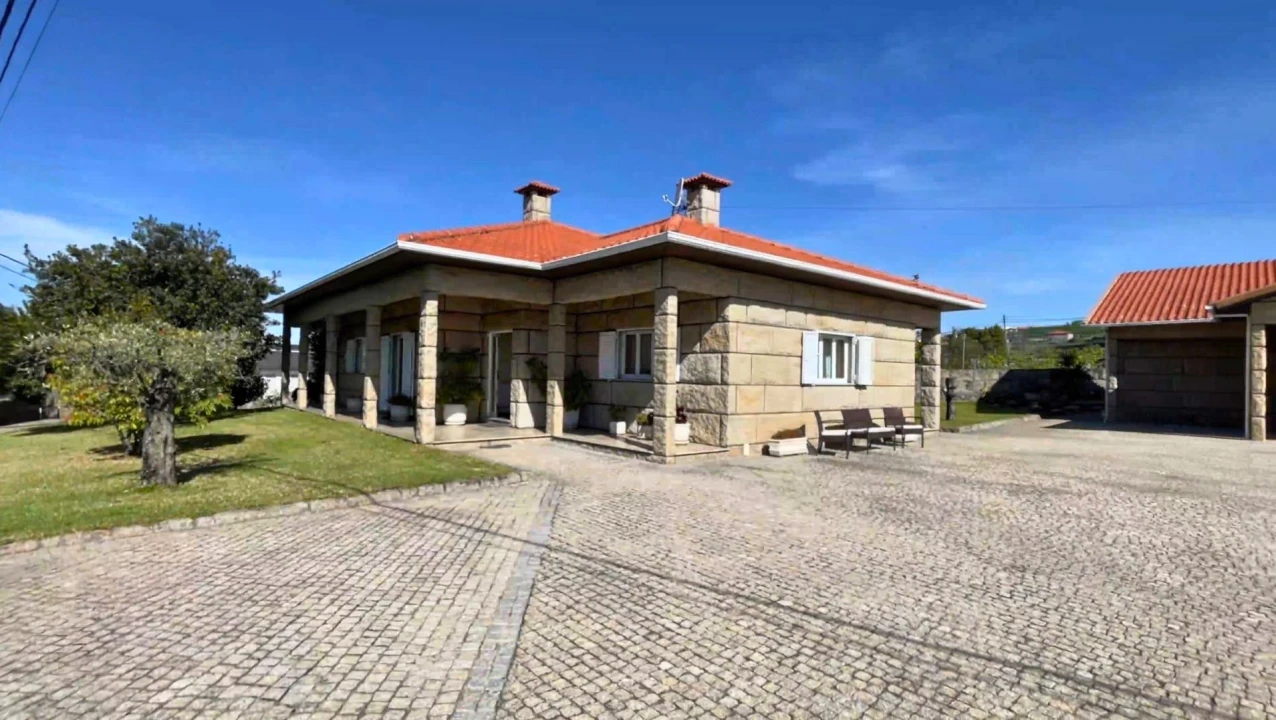 Moradia T3 para Venda em São Cipriano Foto 1