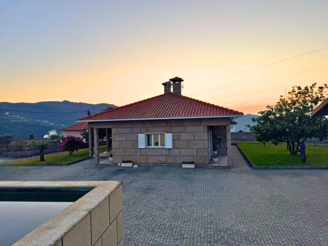 Moradia T3 para Venda em São Cipriano Foto 1