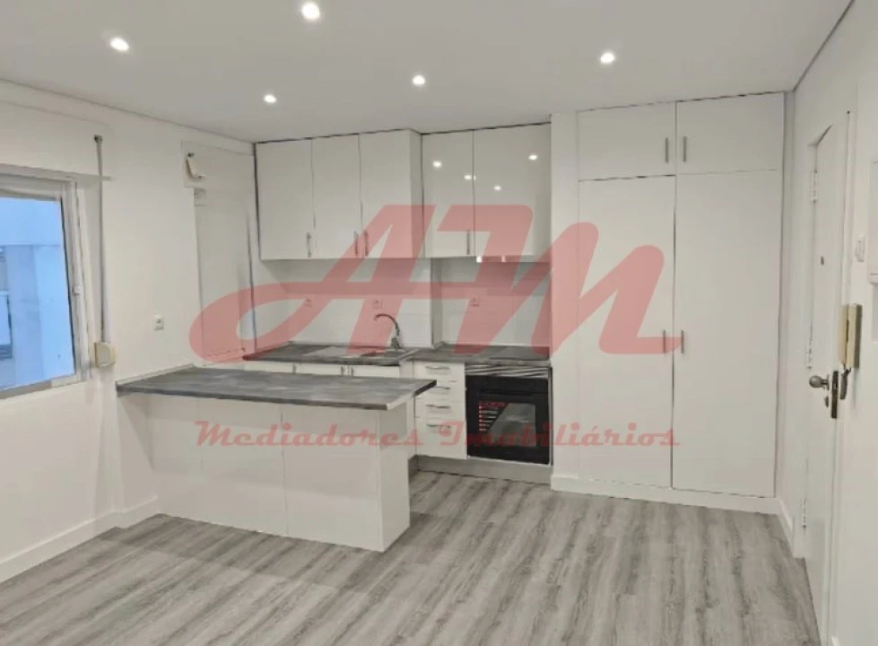 Apartamento T1 para Venda em Venteira Foto 1