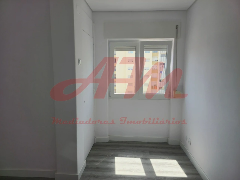 Apartamento T1 para Venda em Venteira Foto 24