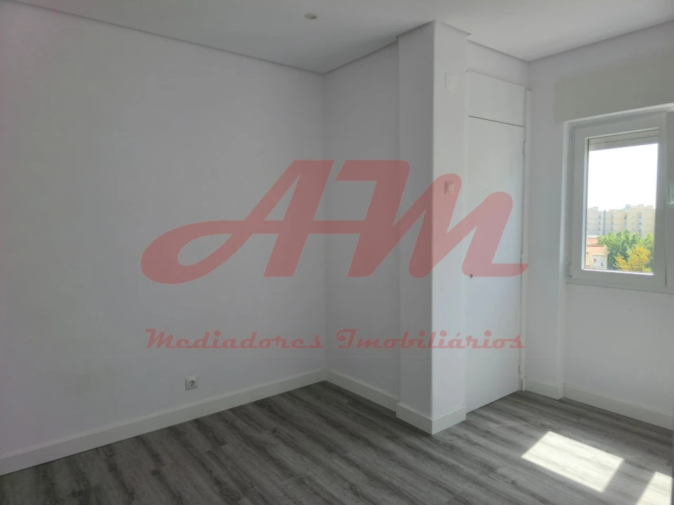 Apartamento T1 para Venda em Venteira Foto 23
