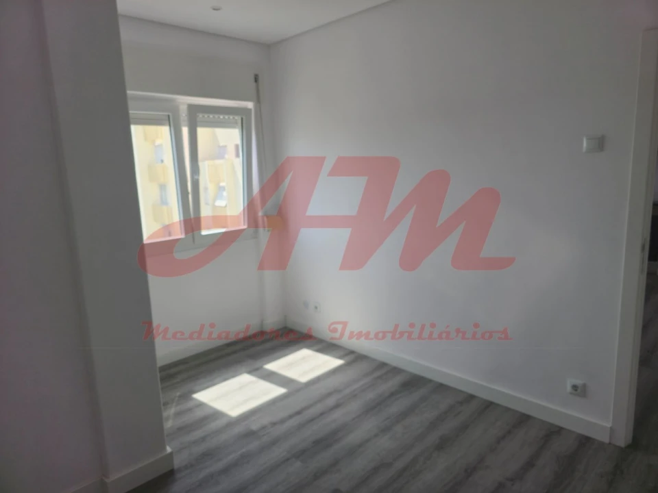 Apartamento T1 para Venda em Venteira Foto 25