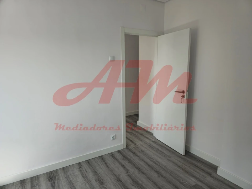 Apartamento T1 para Venda em Venteira Foto 28