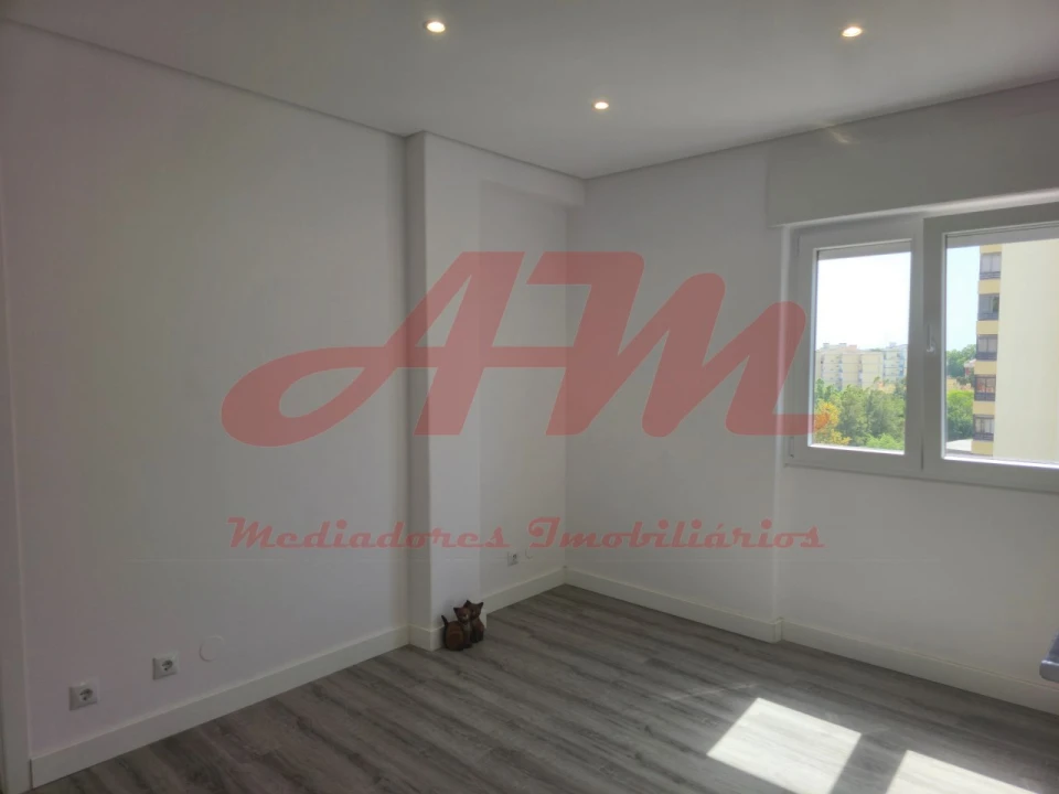 Apartamento T1 para Venda em Venteira Foto 30