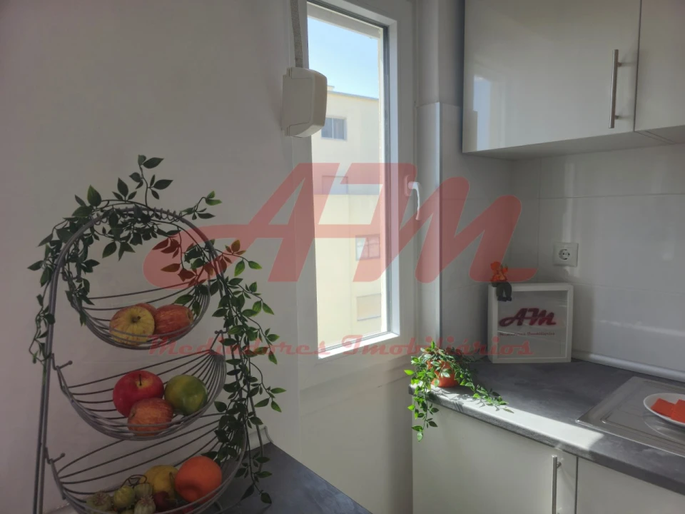 Apartamento T1 para Venda em Venteira Foto 6