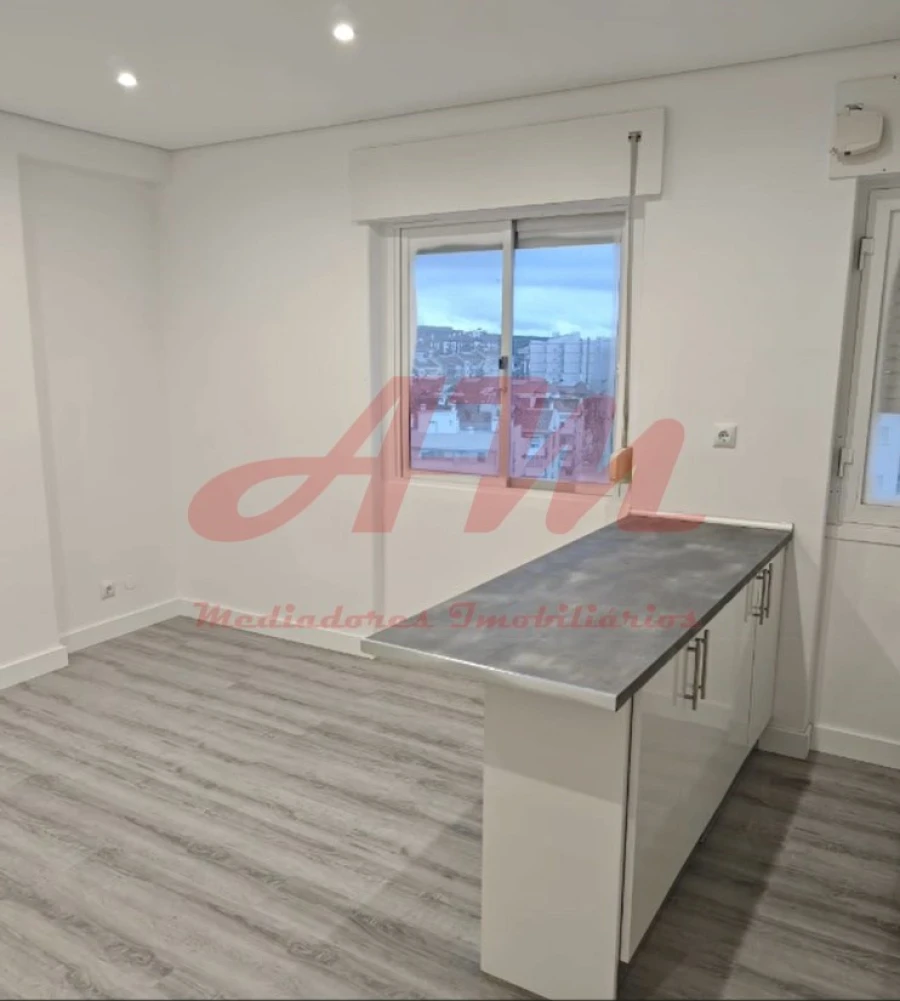 Apartamento T1 para Venda em Venteira Foto 3