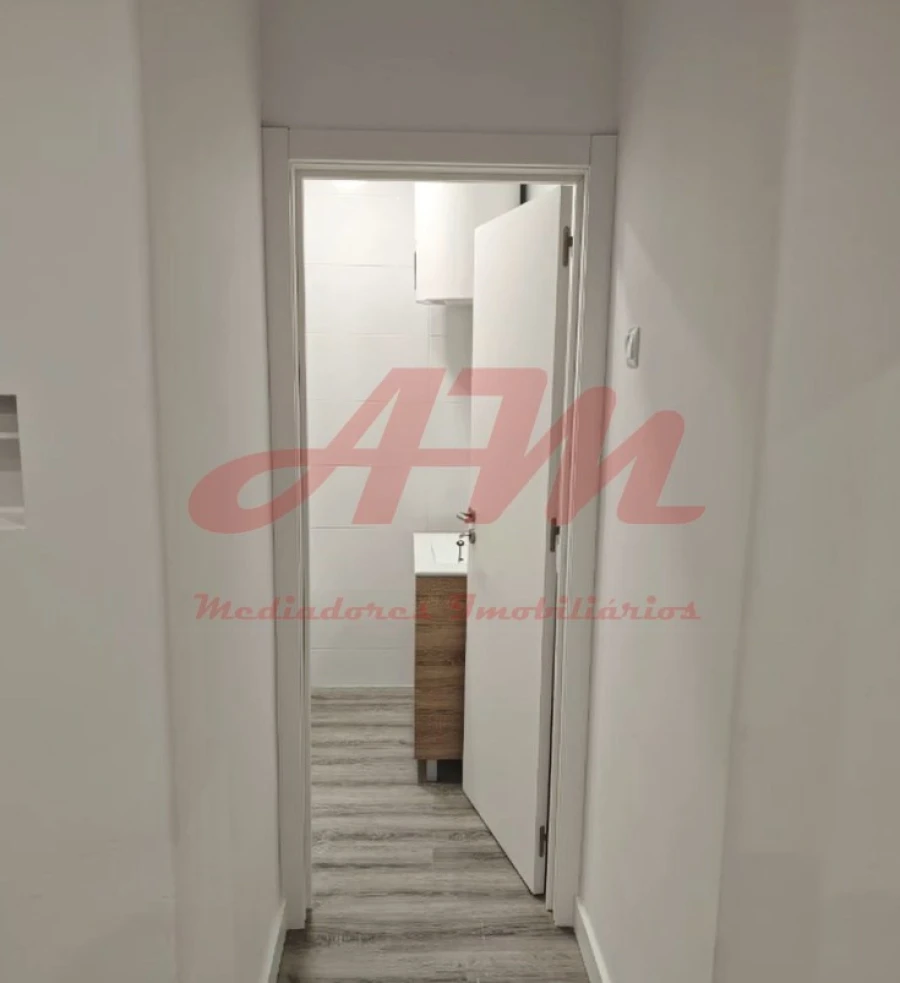 Apartamento T1 para Venda em Venteira Foto 4