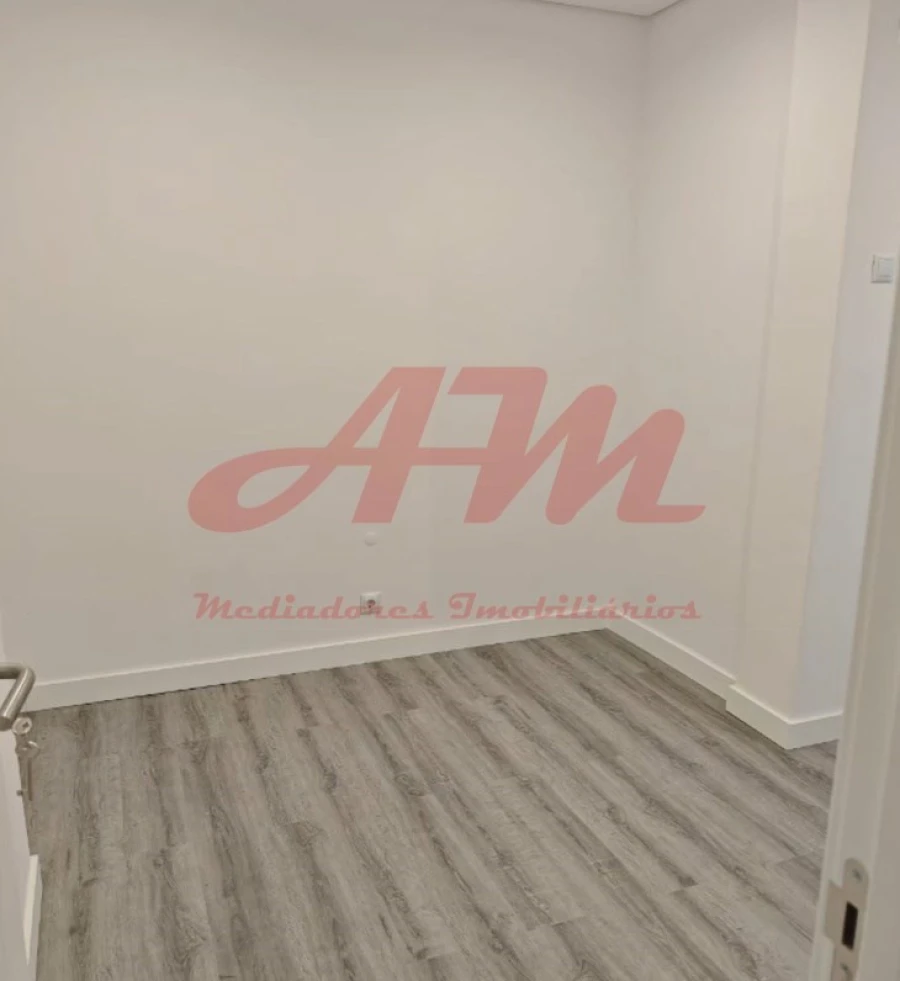 Apartamento T1 para Venda em Venteira Foto 6