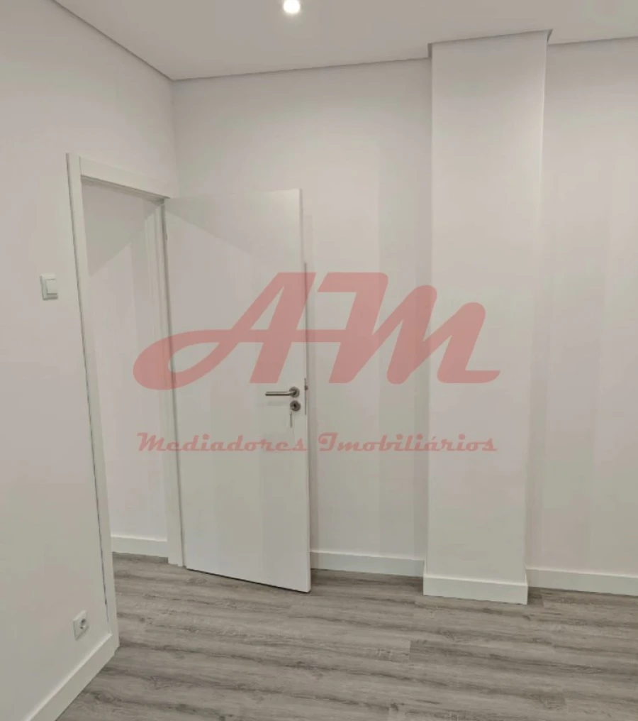 Apartamento T1 para Venda em Venteira Foto 9