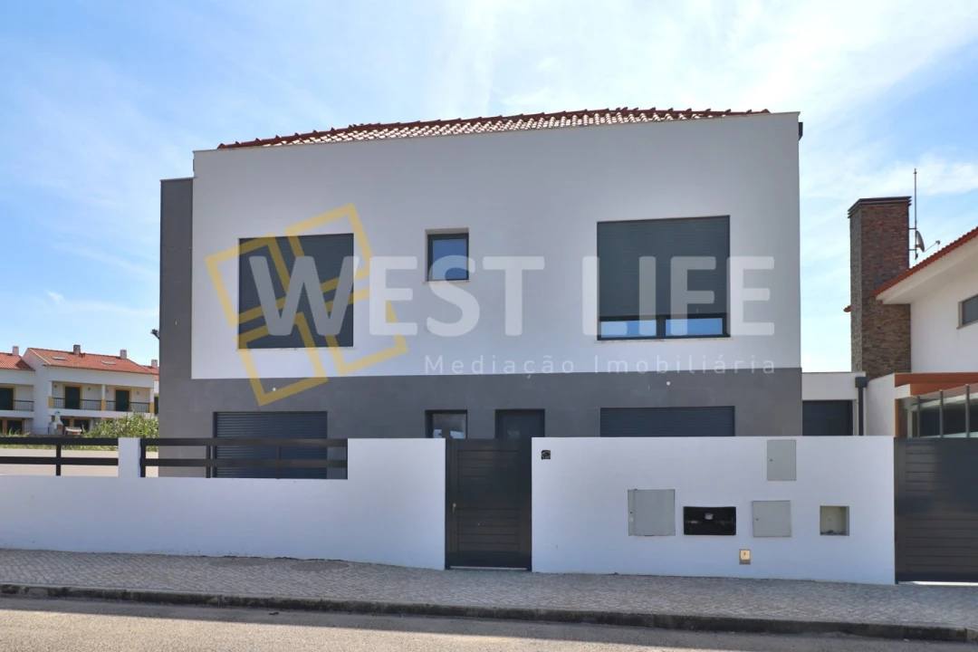 Moradia T4 para Venda em Silveira Foto 2