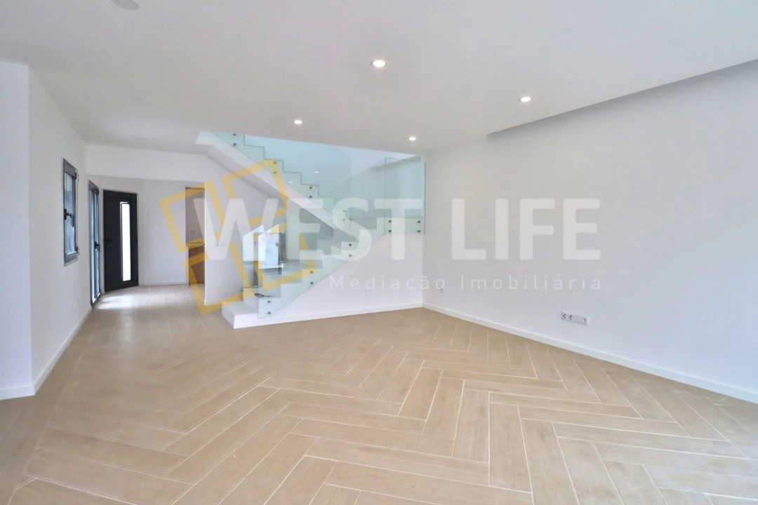 Moradia T4 para Venda em Silveira Foto 4