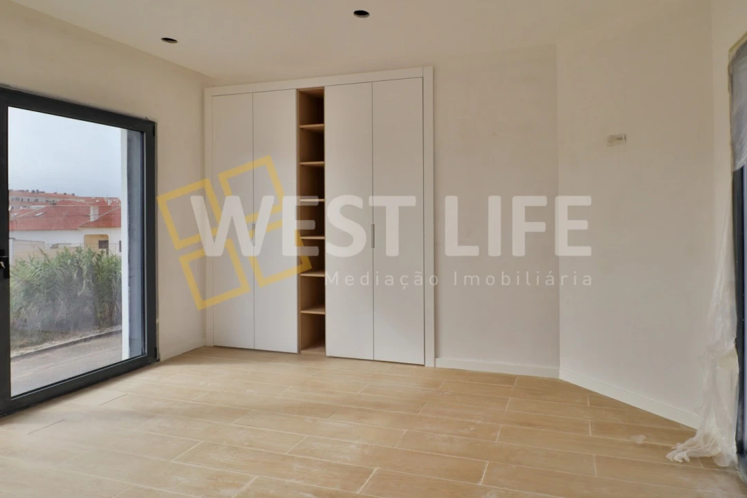 Moradia T4 para Venda em Silveira Foto 8