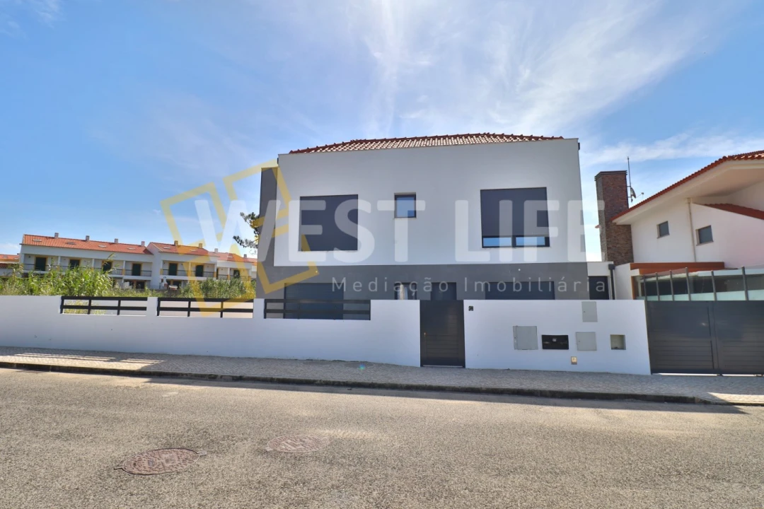 Moradia T4 para Venda em Silveira Foto 15