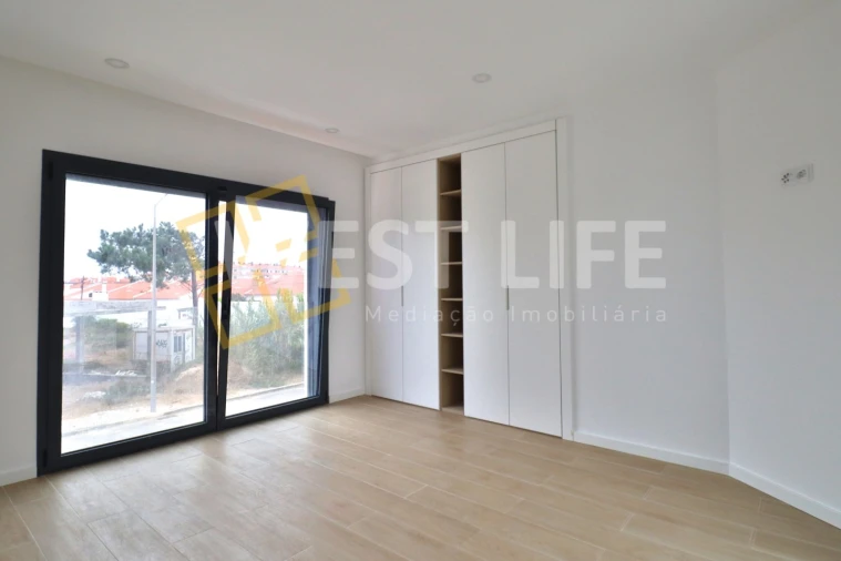 Moradia T4 para Venda em Silveira Foto 6