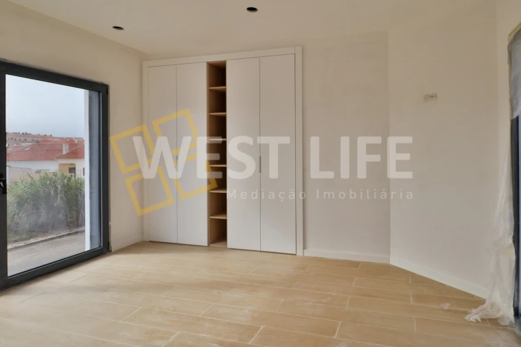 Moradia T4 para Venda em Silveira Foto 8