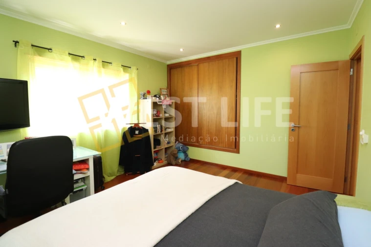 Moradia T3 para Venda em Colares Foto 15