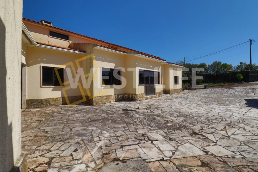 Moradia T6 para Venda em Venda do Pinheiro e Santo Estêvão das Galés Foto 3