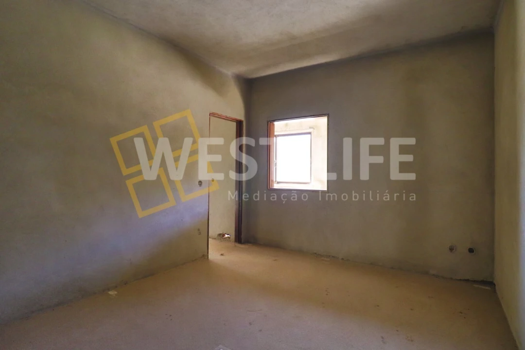 Moradia T6 para Venda em Venda do Pinheiro e Santo Estêvão das Galés Foto 4